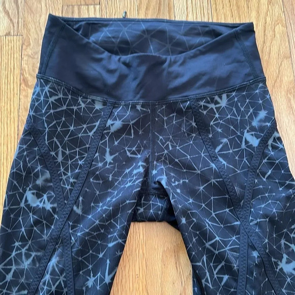 Lululemon sz 6 Run Inspire Crop pant Star Crushed Coal Black / Black great cond - Picture 2 of 7